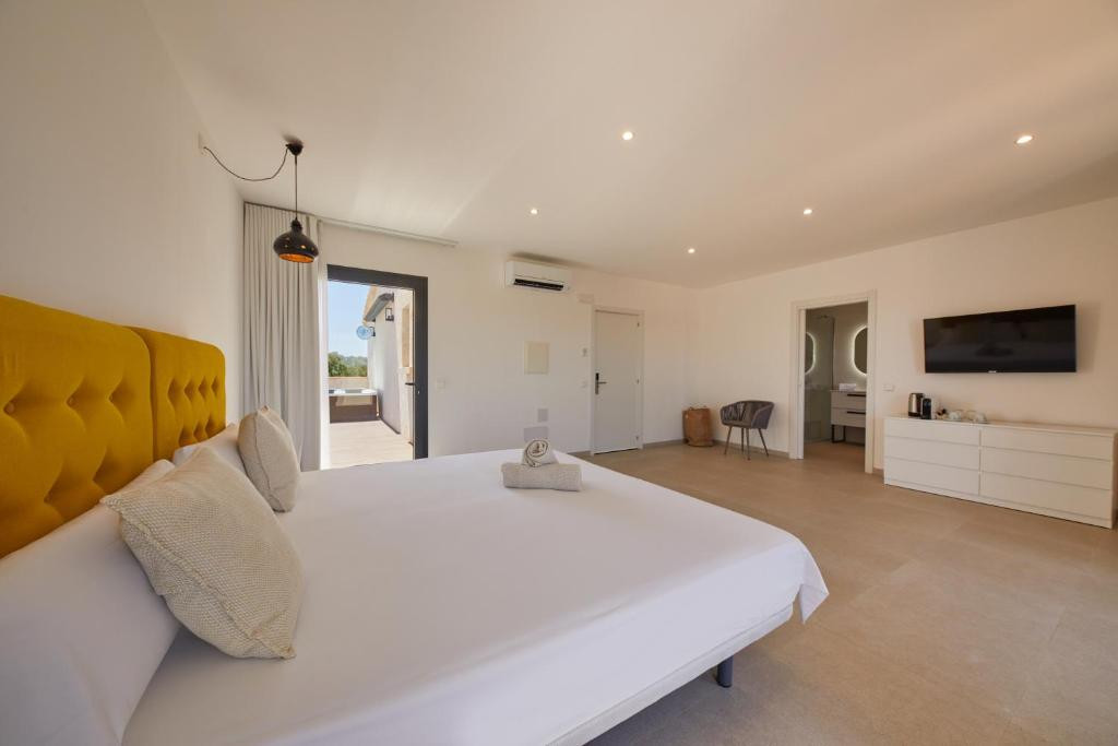 Junior Suite with Outdoor Jacuzzi