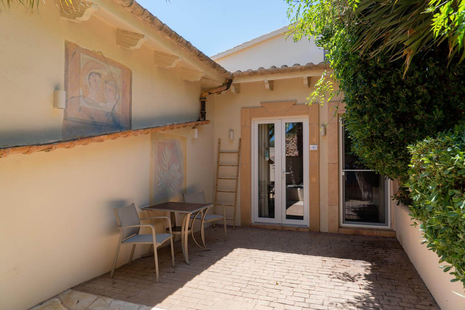 Family and Friends Suite Girasol