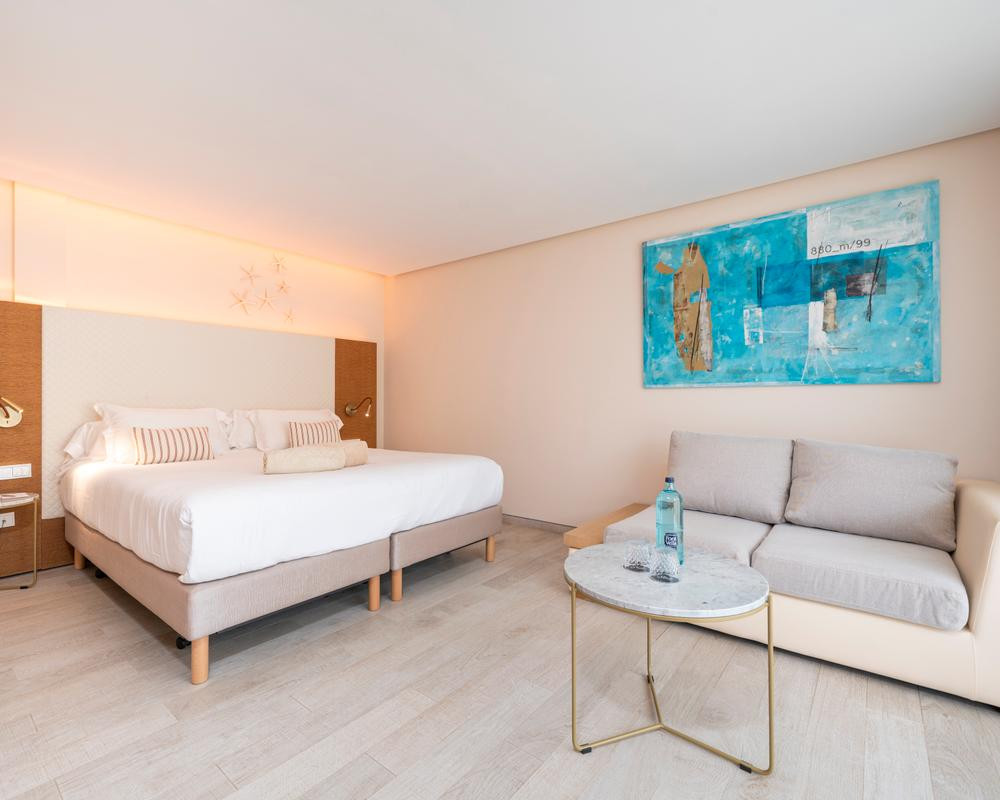 Double Room Superior with Lateral Sea View