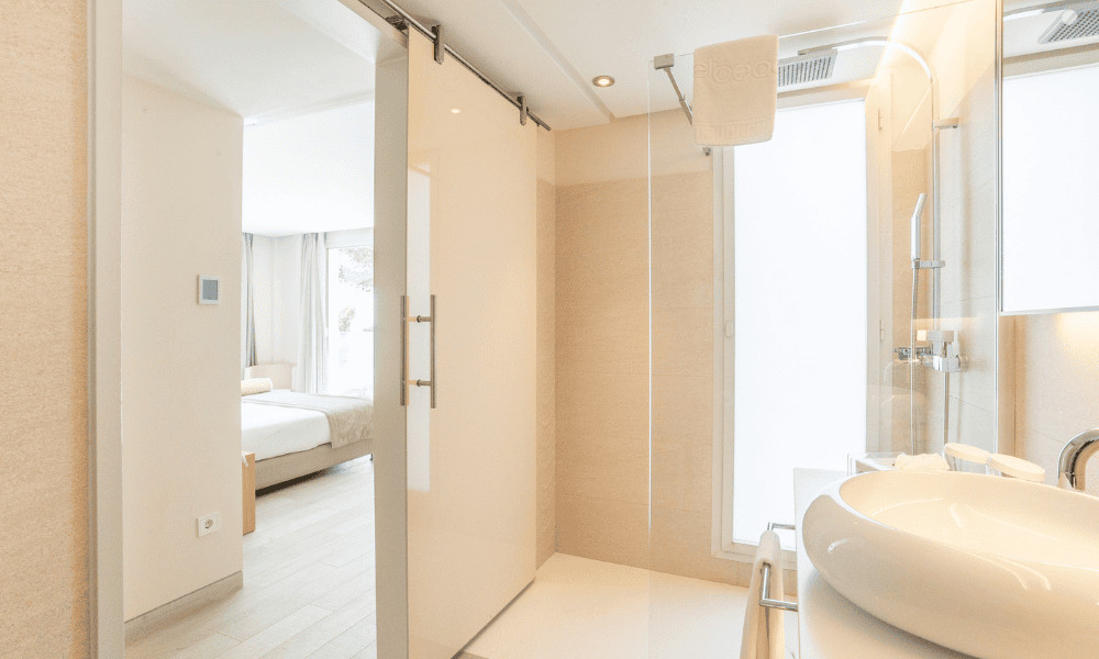Deluxe Suite with Jacuzzi and Sea View