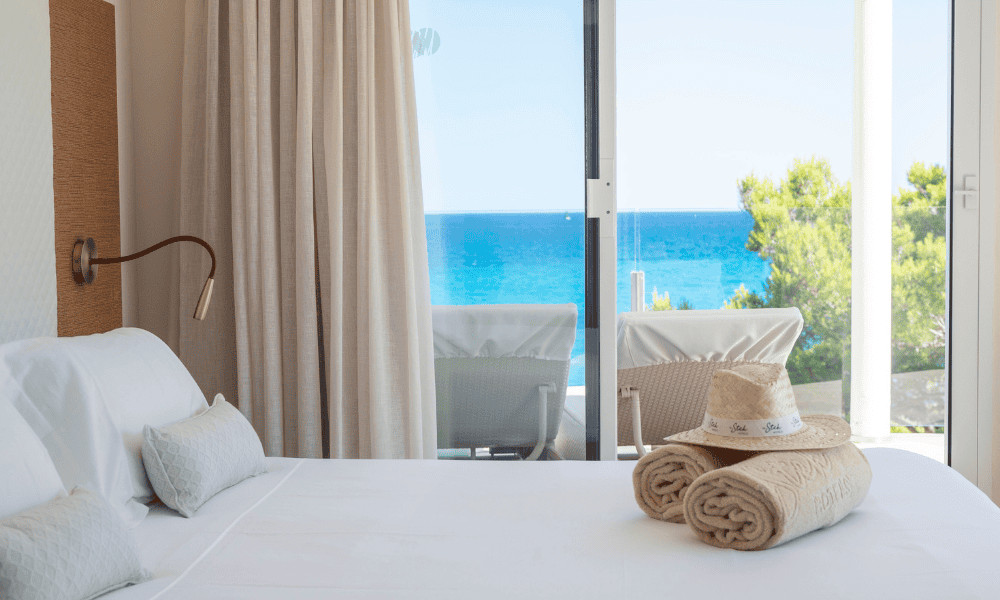Deluxe Suite with Jacuzzi and Sea View