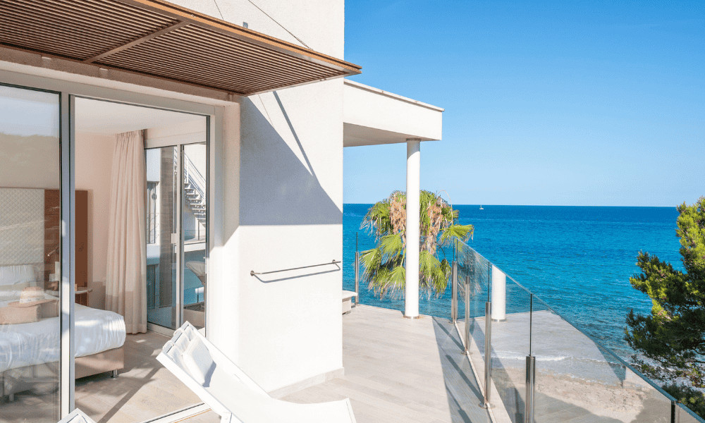 Deluxe Suite with Jacuzzi and Sea View
