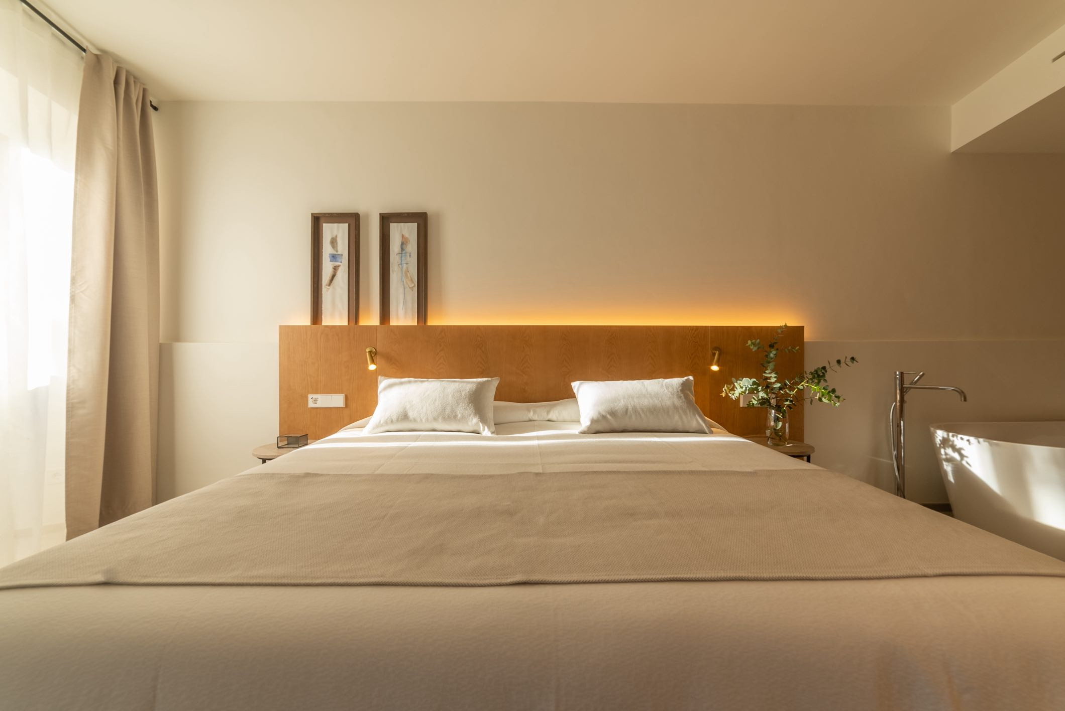 Deluxe Room with Bathtub