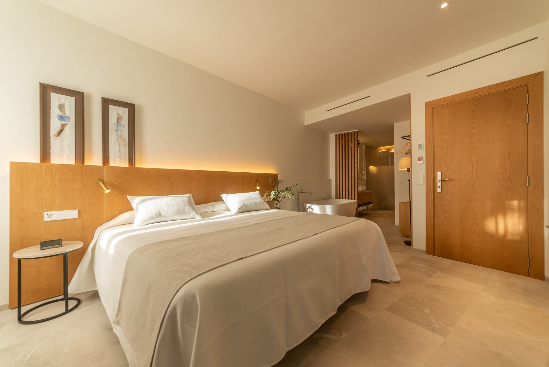 Deluxe Room with Bathtub