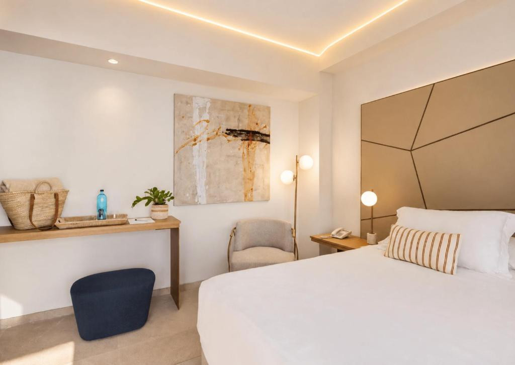 Royal Suite with Sea View and Balcony